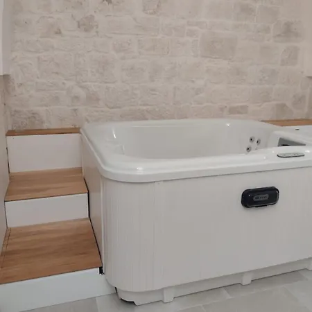 Pietra Chiara - Jacuzzi & Relax Ostuni